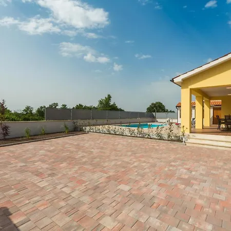 Prenci Private Pool * Tinjan